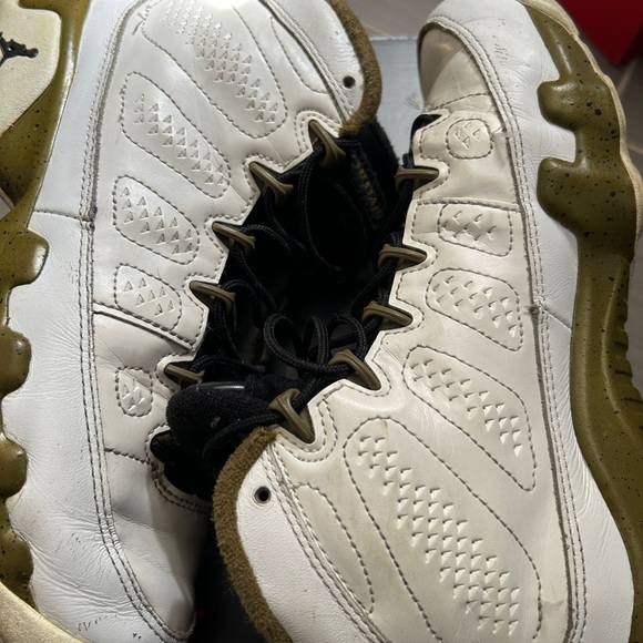 Air Jordan 9 Retro Statue - Picture 2 of 2